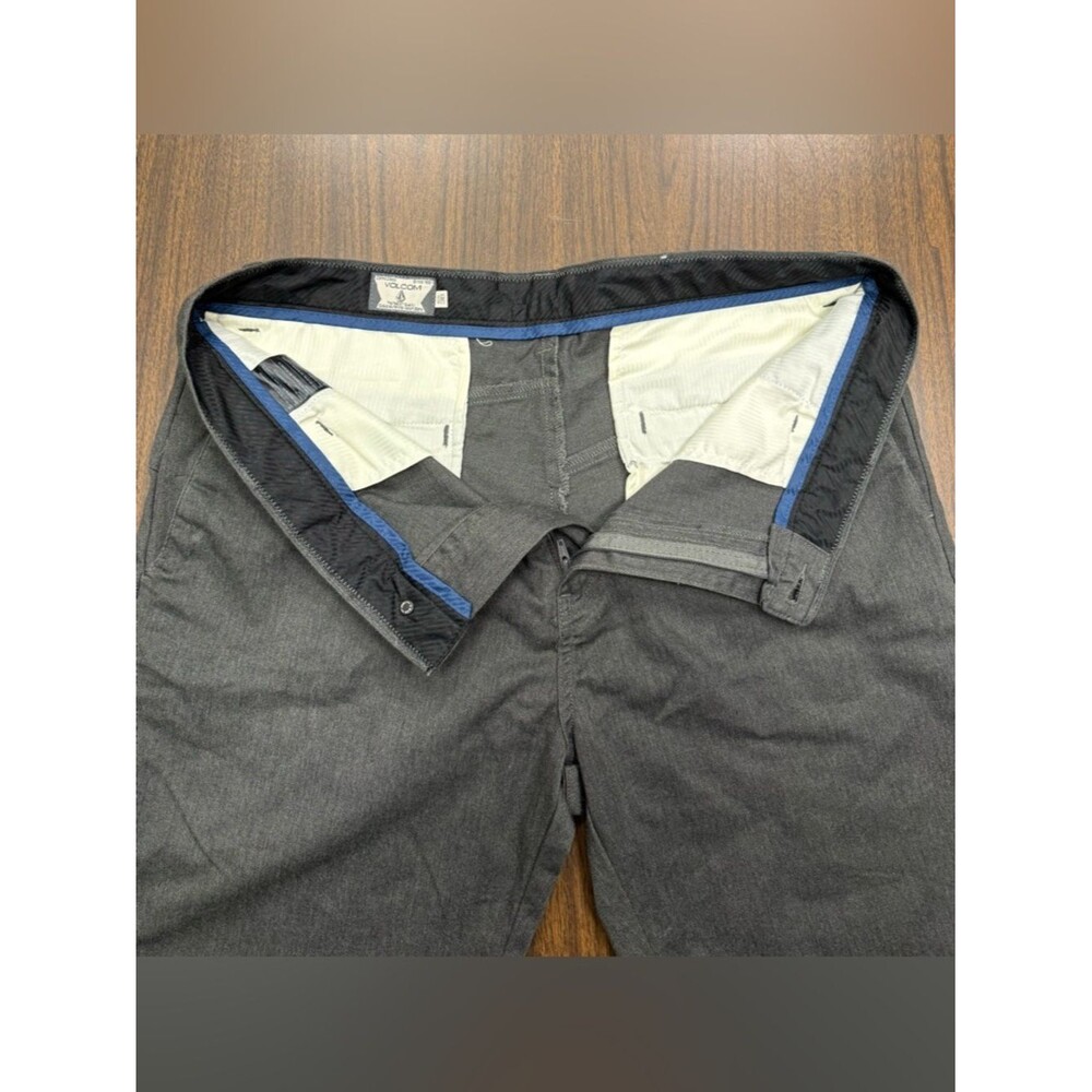 Volcom Men's Dark Gray Flat Front Chino Shorts Size 36 - Picture 4 of 11